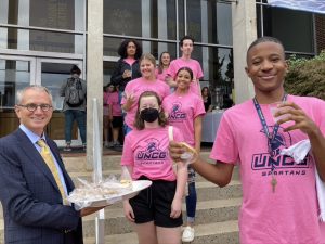 Dean bruce mcclung handing out cookies to first-year students