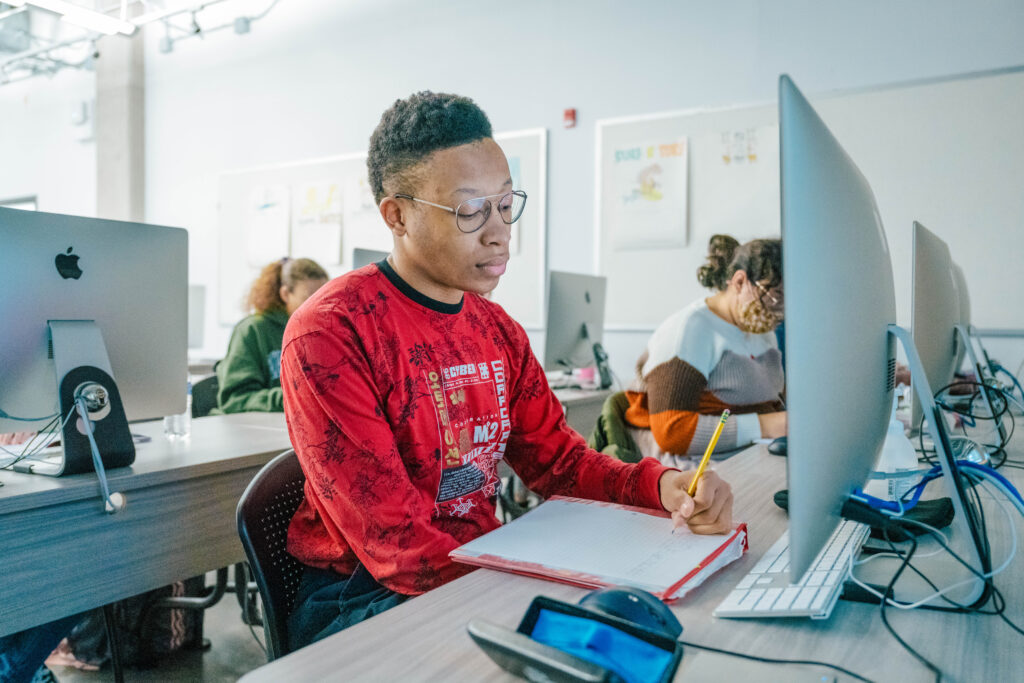 Digital Modeling Students. in lab