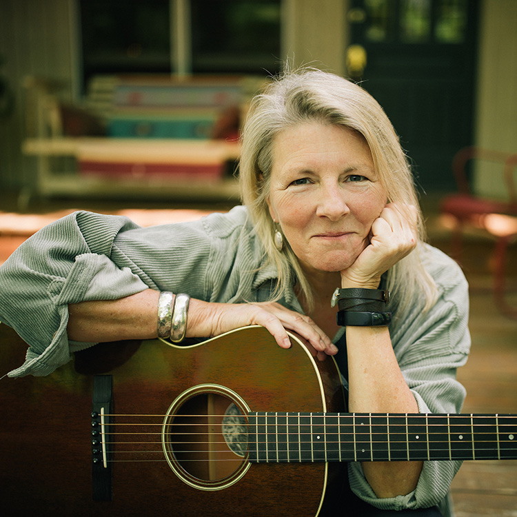 Laurelyn Dossett headshot