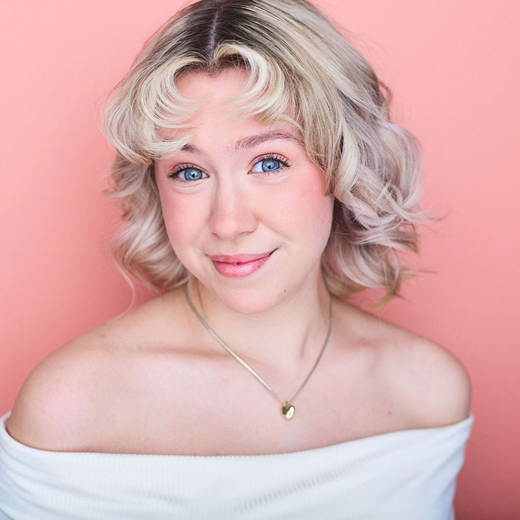 Calla Boerger headshot