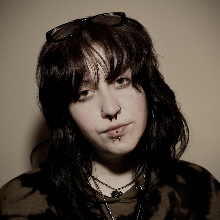 Any Thompson headshot