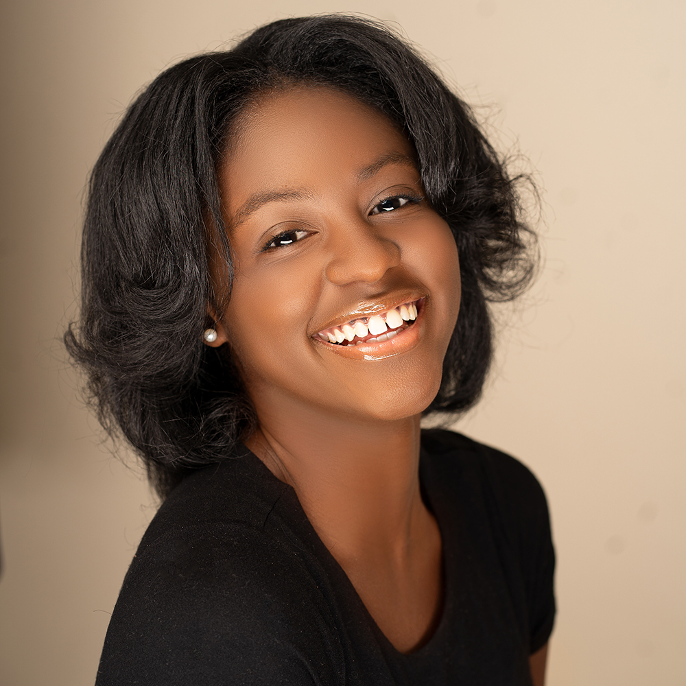 Alyssa Jones headshot